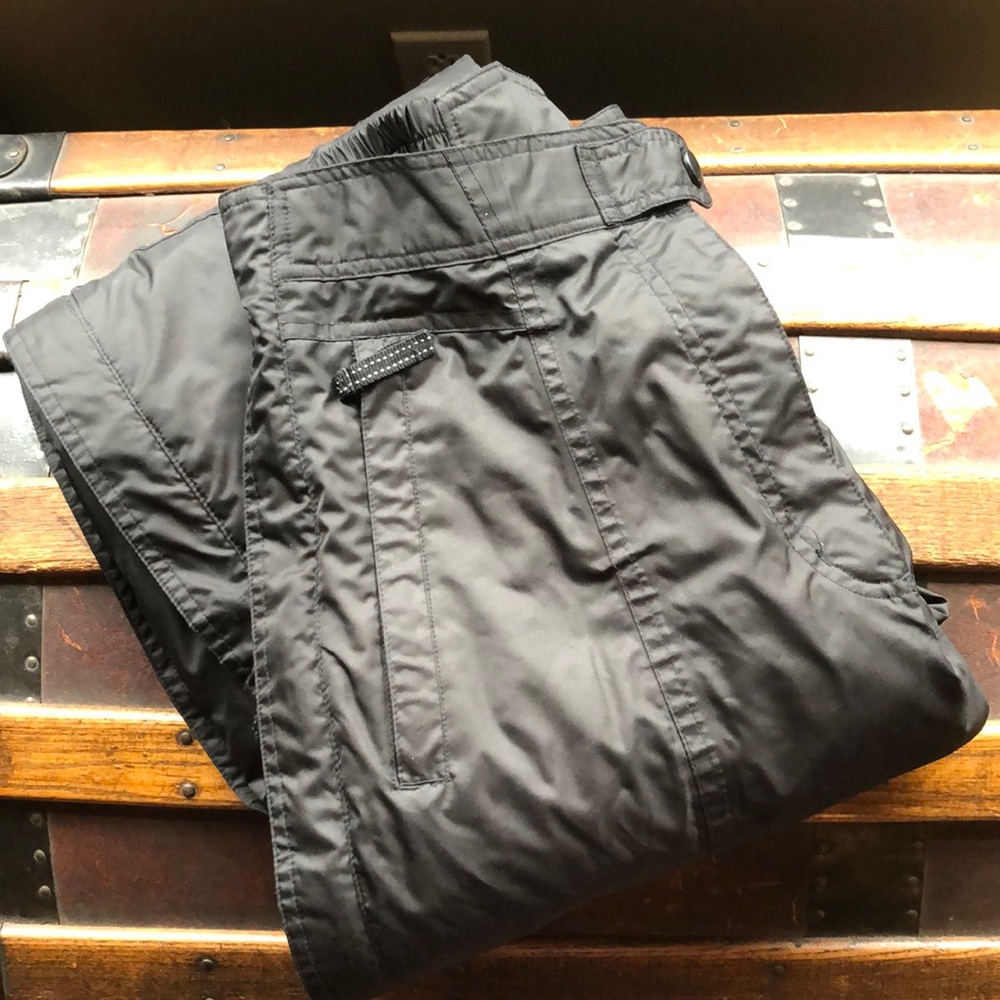 Women’s snow pants ❄️